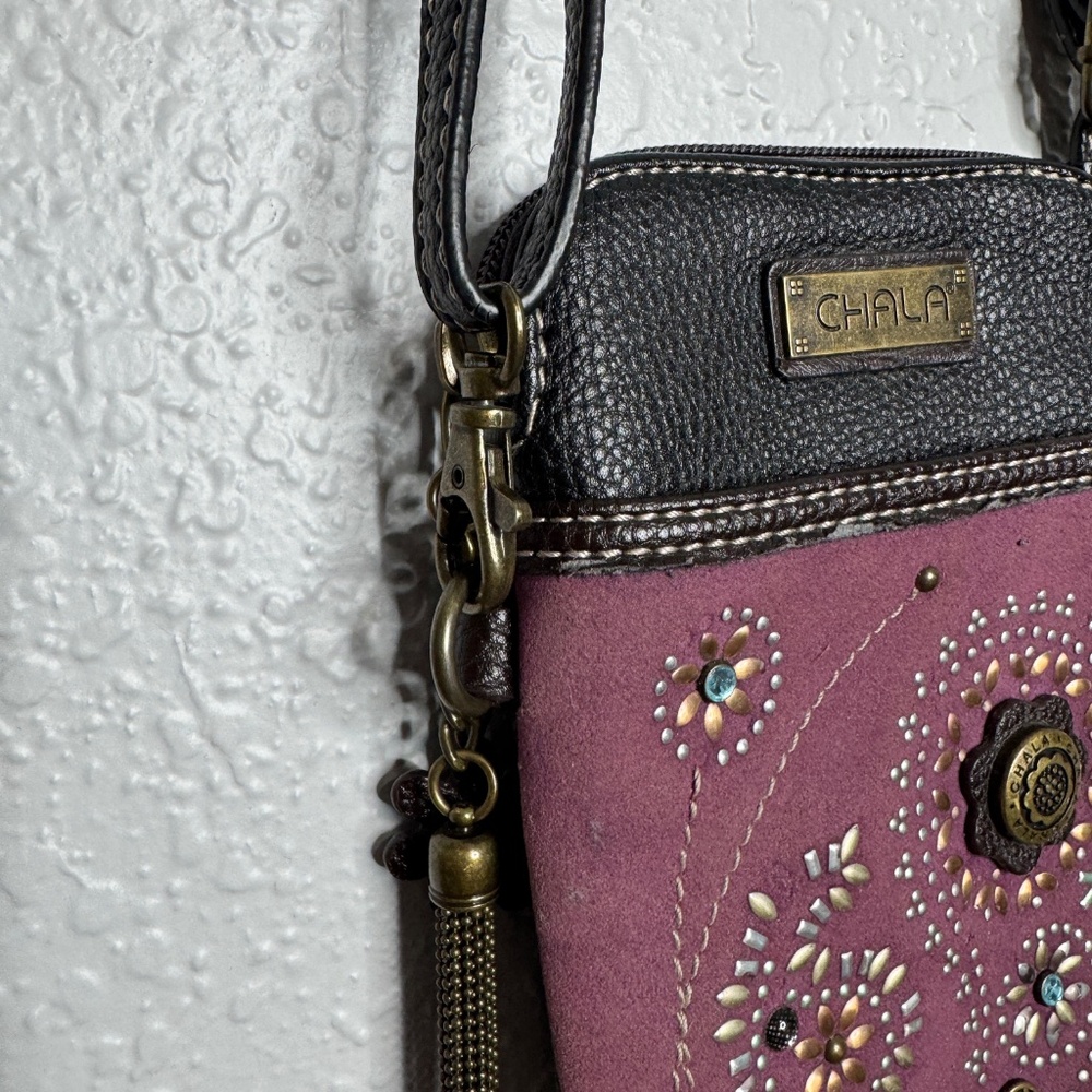 Chala Dazzled Purple Paisley Cell Phone Crossbod Purse adustable‎ strap in - Picture 5 of 15
